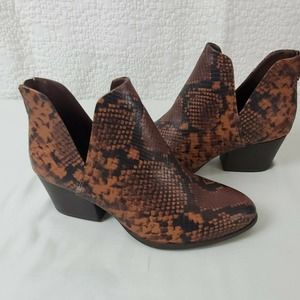 SO Ankle Boots SNAKE rear zipper size 8